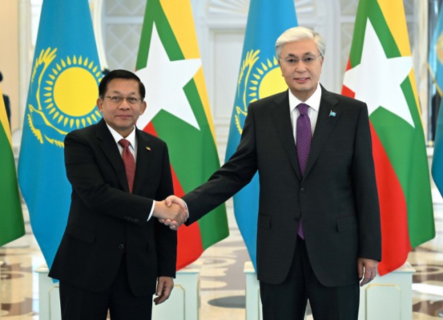 Казакстандын президенти Мьянманын президентинин милдетин аткаруучу менен сүйлөшүүлөрдү өткөрдү