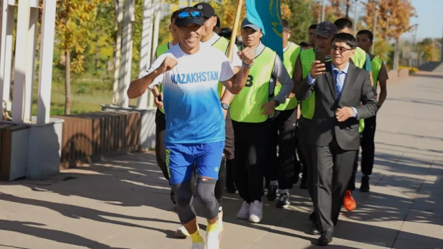 Қозоғистонлик аскар Республика куни шарафига 600 километрга югурмоқчи