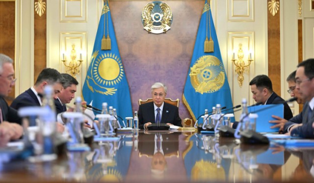 Kazakh President holds meeting on macroeconomic stability