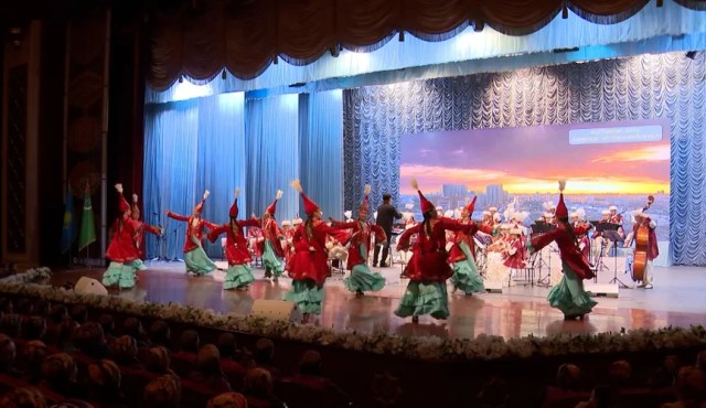 Kazakh Orchestra named after Dina Nurpeisova performs in Turkmenistan