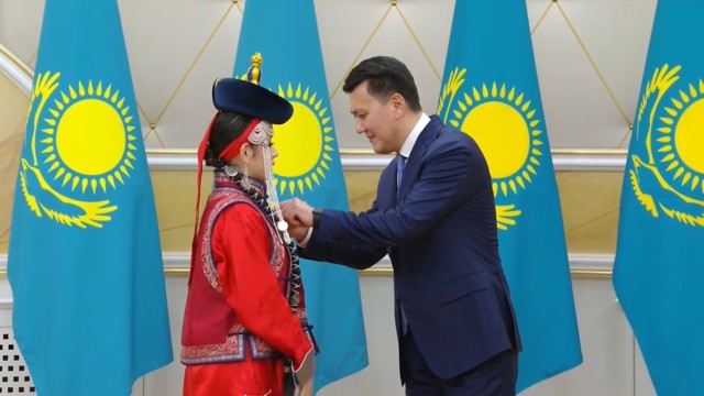 «Silk Way Star» долбоорунун катышуучуларына Казакстандын президентинин сыйлыктары тапшырылды