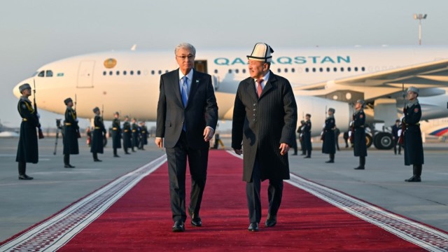 Казакстандын Президенти ЖККУ кеңешинин отурумуна катышуу үчүн Бишкекке келди