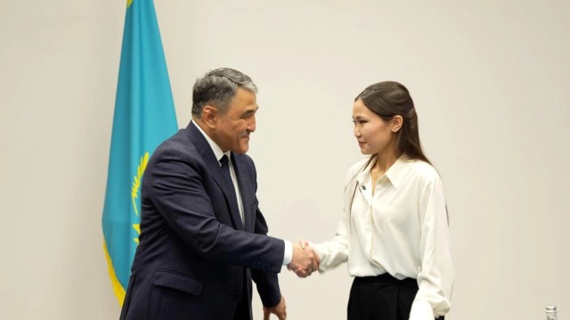Kazakh school student develops device to extract water from air