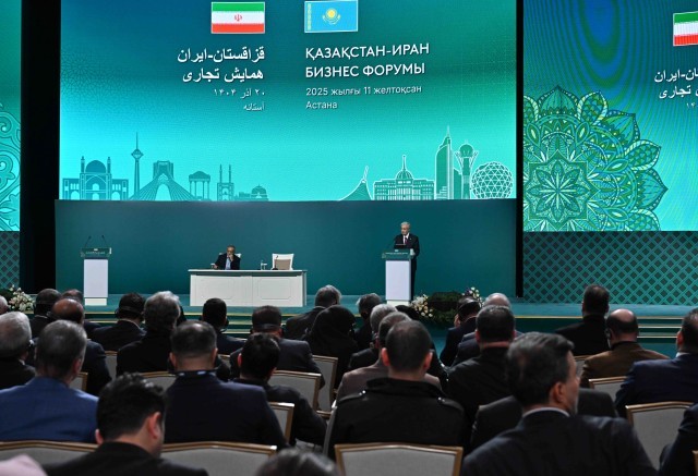 Kazakistan ve İran 1 milyar dolarlık anlaşmalar imzaladılar