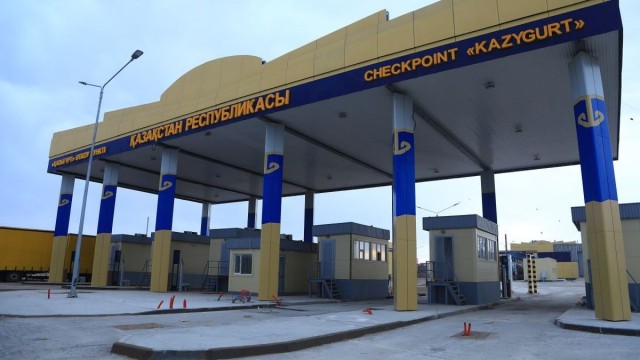 Қазақстан жаңғыртылған екі өткізу пунктін ашты