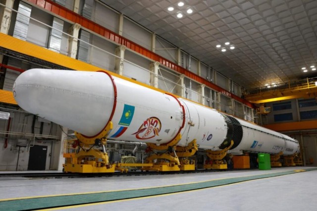 Soyuz-5/Sunkar rocket undergoes final checks ahead of launch