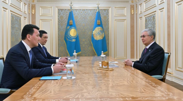 Kazakh President holds working meeting on parliamentary reform