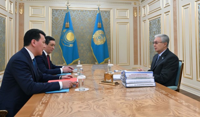 Kazakıstan Cumhurbaşkanı anayasal reforma ılışkın önerılerle tanıştı