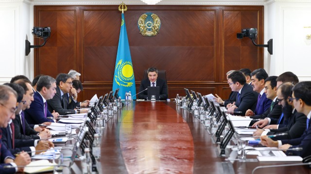 Government discusses cooperation with international financial organizations