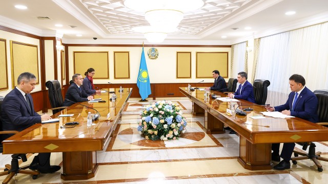 Kazakh government discusses key oil and gas projects