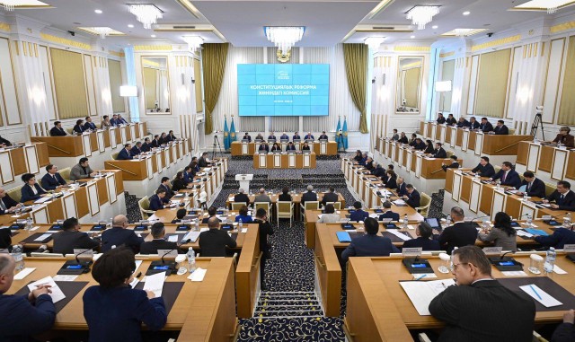 Эксперт: Конституциявий ислоҳот Қозоғистоннинг демократик йўналишни акс эттиради