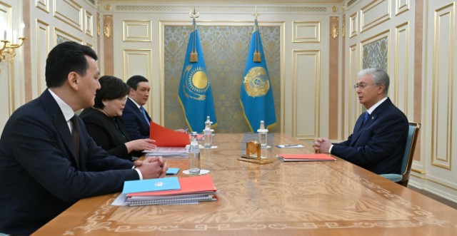 Президентке жаңы Конституциянын акыркы долбоору сунушталды