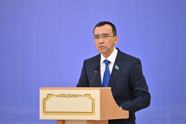 Шарқий Қозоғистонда Конституция лойиҳасининг асосий бандлари муҳокама қилинди