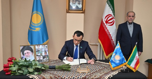 Сенат раиси Эроннинг элчихонасида ҳамдардлик қайдлари қолдирди