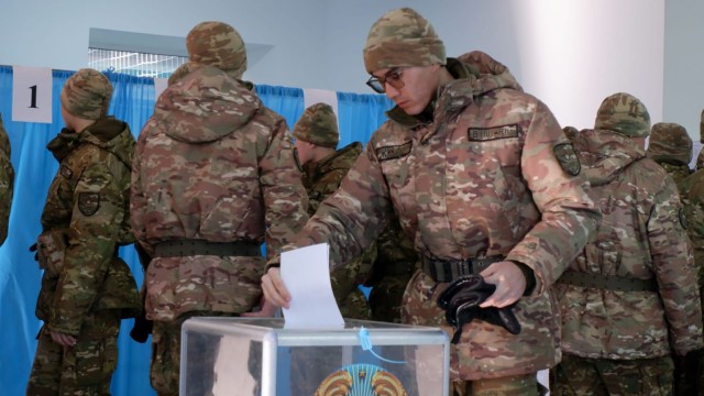 Қазақстандықтар жаңа Конституция бойынша дауыс беруде