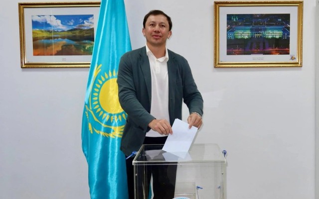 Kazakh citizens abroad take active part in referendum