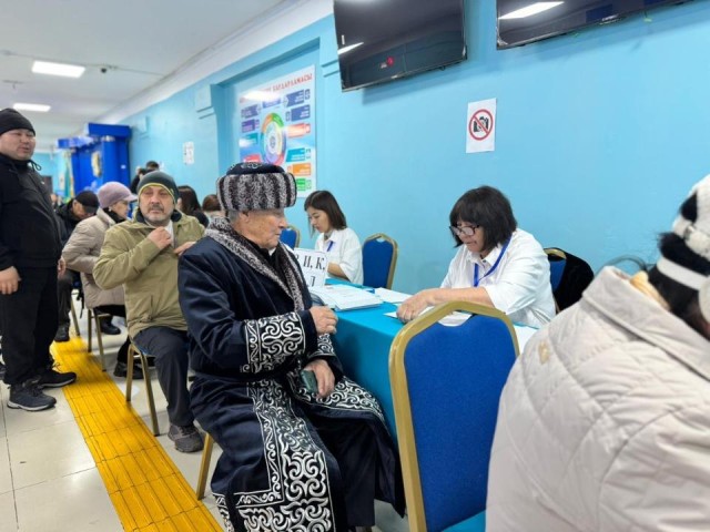 Astana opens 501 polling stations for referendum