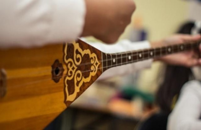 Kazakh schoolchildren present digital collection of kui songs