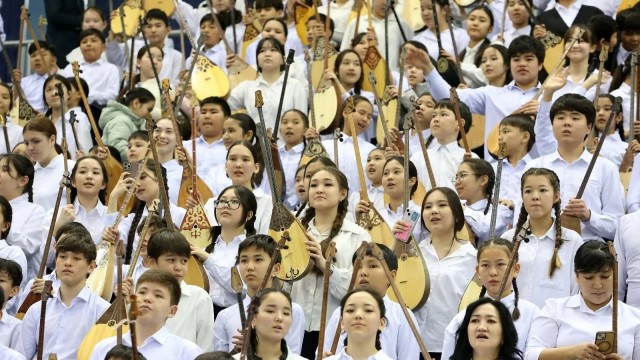 Домбурачылар Нооруз майрамынын урматына Казакстандын рекордун жаңылашты