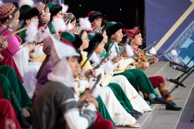 Nevruz şenlikleri kapsamında genç dombracılar Kazakistan Rekorunu yeniledi