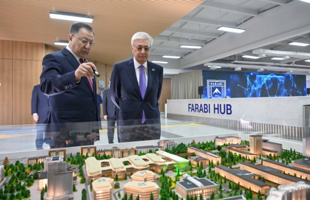 K. Tokayev, El-Farabi Kazak Milli Üniversitesi’ni ziyaret etti